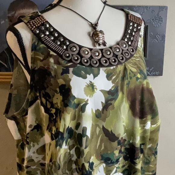Earthtones Sleeveless Floral Dress - Picture 2 of 4